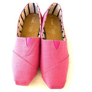 Women’s 8W TOMS.